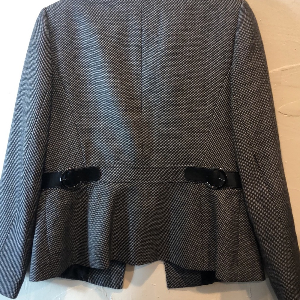 Tahari Arthur Levine wool blazer. Size 10 - Picture 5 of 6